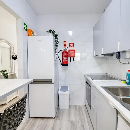 Renovated Oasis Ocean View 1bd Wi-fi 3 Min Apartment *
