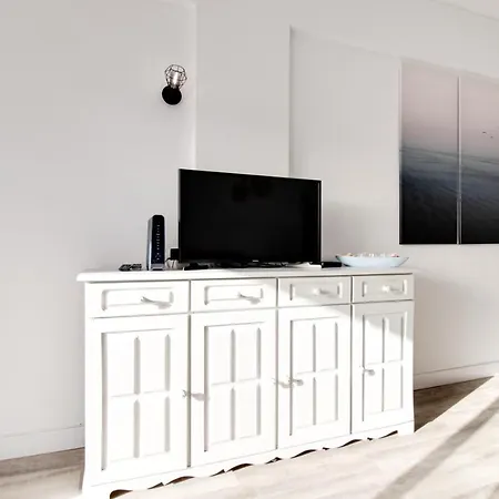 Renovated Oasis Ocean View 1bd Wi-fi 3 Min Apartment *